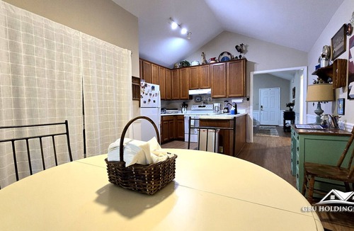 Macon House | Serenity At The Lake - Family Getaway