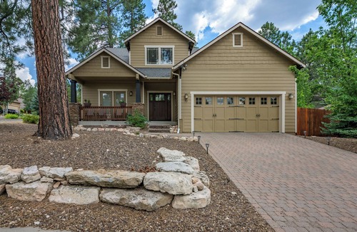 Ponderosa Trails House | Serenity Awaits: Pine Trees Retreat w/AC and EV