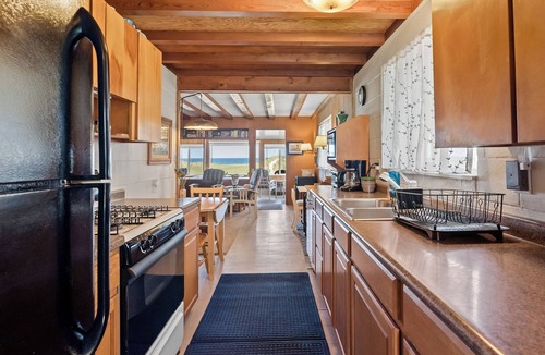Port Sheldon House | Serenity Beach | 6 Bed, 2 Bath