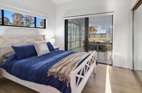 Tuggerawong House | Serenity by the Lake