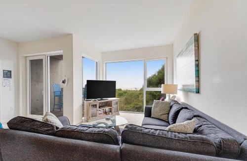 Rockaway Beach Apartment | Serenity by the Sea