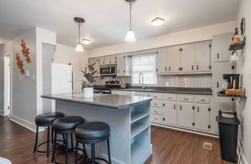 Cherokee Village Cottage | Serenity Cove Cottage - Lakefront, Hot Tub