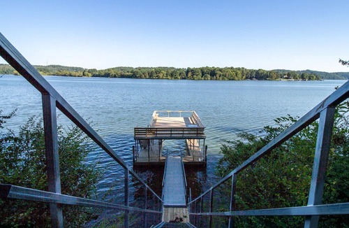 Harriman House | Serenity Dock on Watts Bar Lake