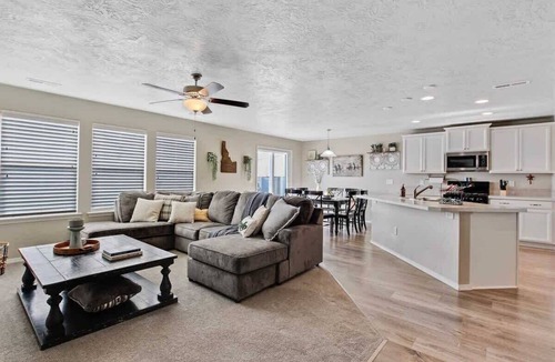 Caldwell House | Serenity Haven Retreat: 4BR + HOT TUB