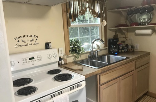 Canyon Lake Cottage | Serenity Hill B n B - Private Country Cottage on the Scenic Devils Backbone