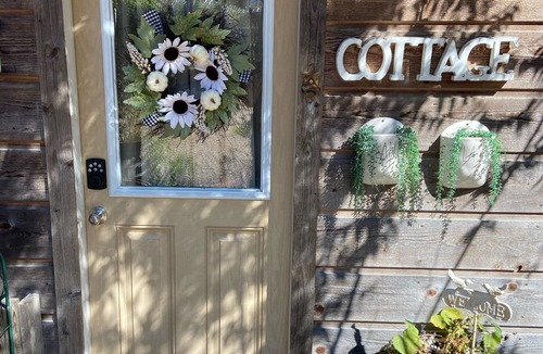 Canyon Lake Cottage | Serenity Hill B n B - Private Country Cottage on the Scenic Devils Backbone