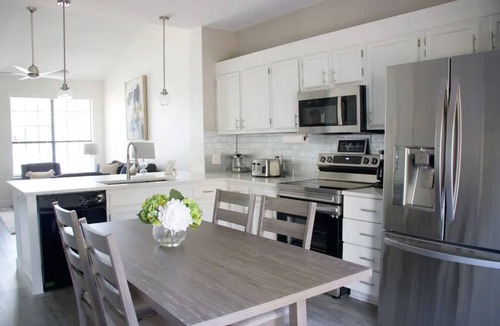 Euless House | Serenity in Heart of DFW w/PRIVATE parking & KING Bed ⭑ Min. from DFW Airport +