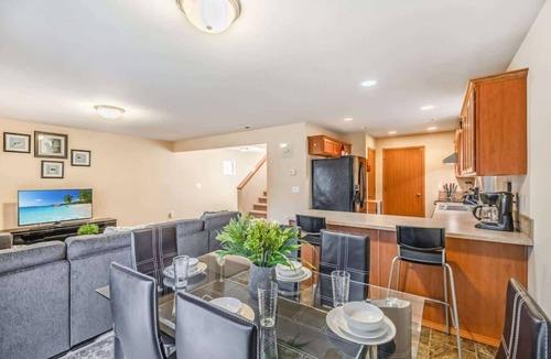 Holly House | Serenity in Prime Everett Craftsman | Near Boeing!