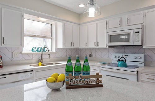 Katy House | Serenity in Style Next to Mem Hermann and Downtown | dup