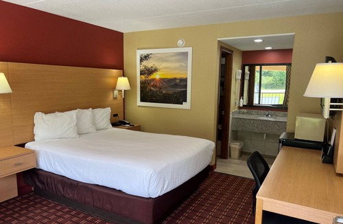 Sweetwater Hotel | Serenity Inn
