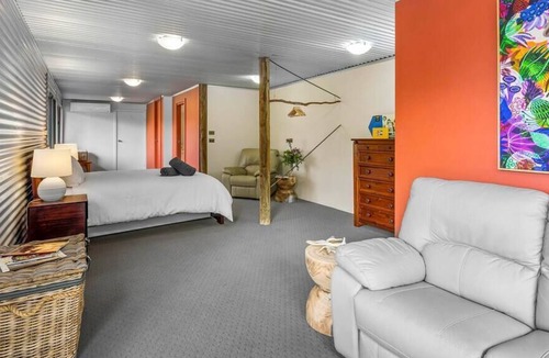 Macclesfield House | Serenity Lodge Summar