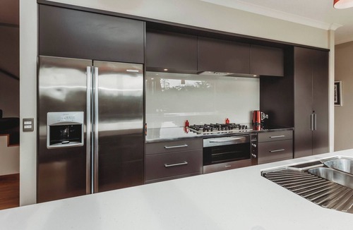 Egmont Village House | Serenity Lodge with River Views