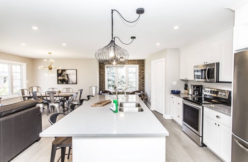 Historic Old Town House | SERENITY MODERN RENOVATED BEAUTIFUL BUNGALOW- in OLD TOWNE w Hot tub