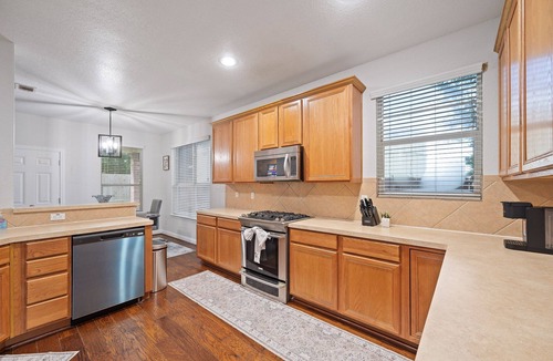 Spring House | Serenity of Spring, TX & The Woodlands - Modern 4BR Furnished Home