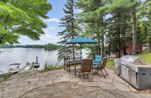 Frontenac House | Serenity on Lake - Waterfront Lake House on Loughborough Lake