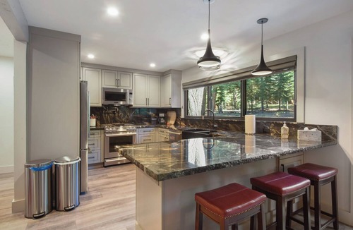 Kingswood Estates House | Serenity on Statford | Close to Northstar!