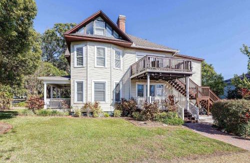 Lakeland House | Serenity on Success Avenue
