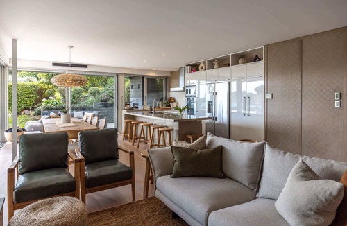 Ostend House | Serenity - Palm Beach Pathway Retreat