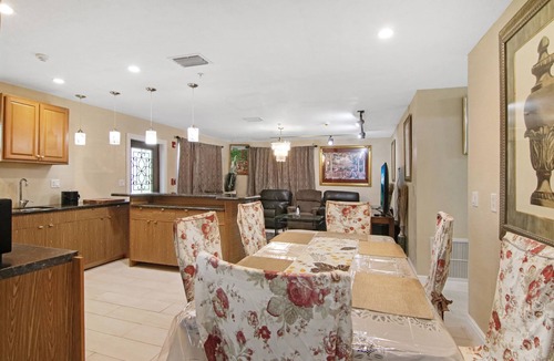 Lake Park House | Serenity Palm | Perfect stay for groups