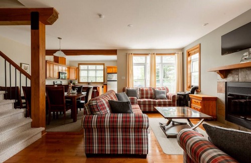 Mont-Tremblant Ski Chalet | Serenity Peaks Lodge by InstantSuites-LaBete Golf