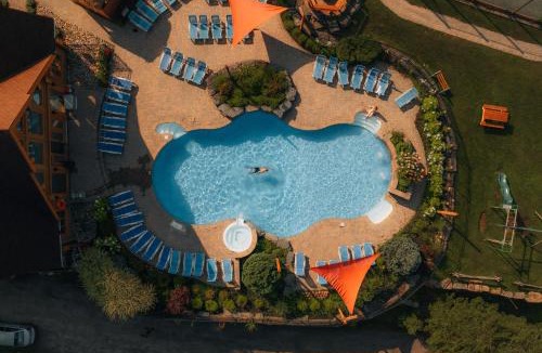 Mille-Isles Ski Chalet | Serenity Private Hot Tub Sauna, Pool, Fiddler Lake