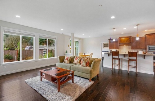 Kenmore House | Serenity Shores in Kenmore