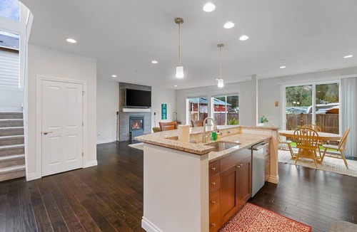 Kenmore House | Serenity Shores in Kenmore