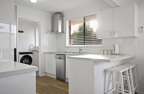 Orange East House | Serenity - Short Drive to CBD, Firepit