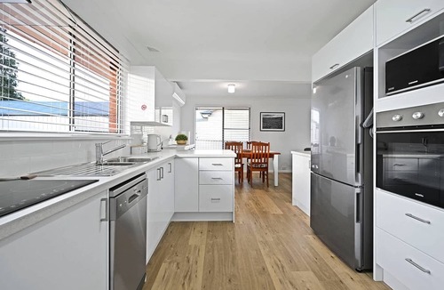 Orange East House | Serenity - Short Drive to CBD, Firepit