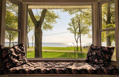 Dunnville Cottage | Serenity Stay: A cottage on the lake