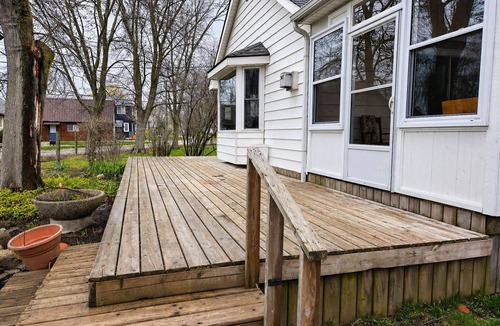 Dunnville Cottage | Serenity Stay: A cottage on the lake