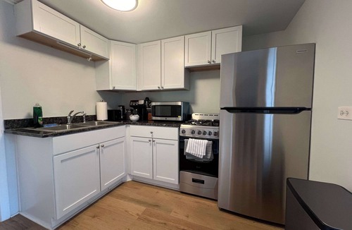 Lombard Apartment | Serenity & Style, With Parking