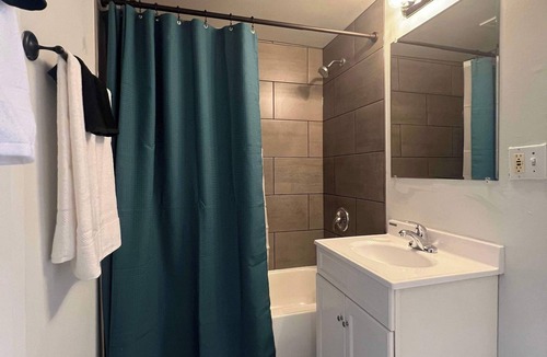 Lombard Apartment | Serenity & Style, With Parking