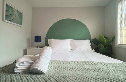 Lombard Apartment | Serenity & Style, With Parking