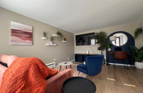 Lombard Apartment | Serenity & Style With Parking