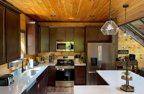 Chalet Village North House | Serenity Sunrise- Mtn VIEWS- Fire Pit- Gameroom