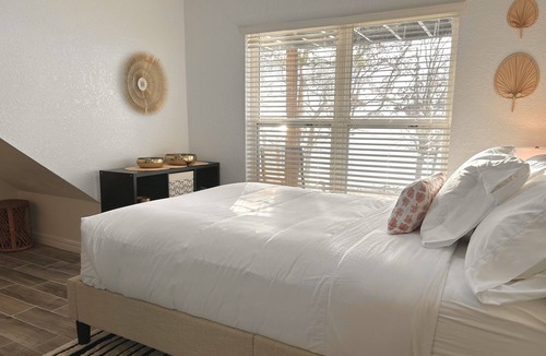 Mannford House | Serenity Unveiled: Sunset & Water Retreat!