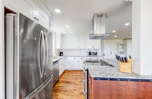 Searsport House | Serenity Vista