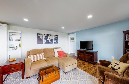 Searsport House | Serenity Vista