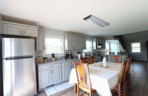 Greeneville House | Serenity with Mountain Views 3BR + Deckside Views