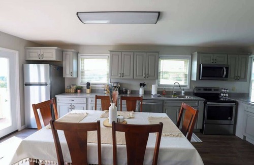 Greeneville House | Serenity with Mountain Views 3BR + Deckside Views