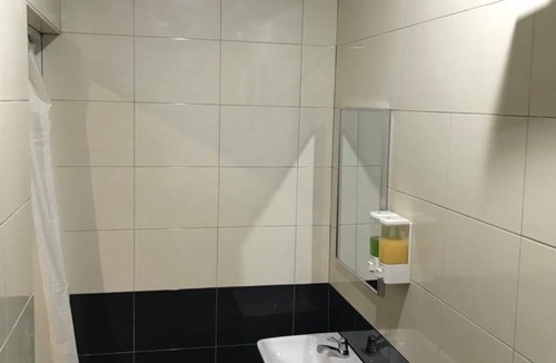 Kampung Kuala Parit Hotel | Seri Kangsar KK Hotel