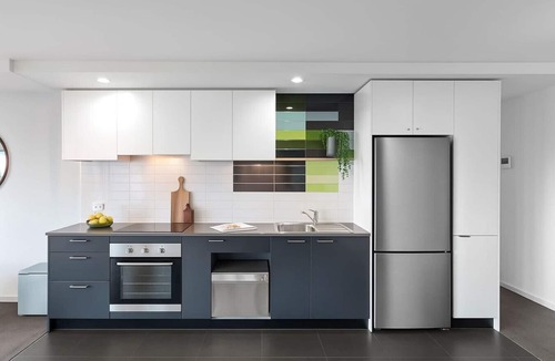 Docklands Apartment | Serrata | 2B2B Docklands Apartment with CP