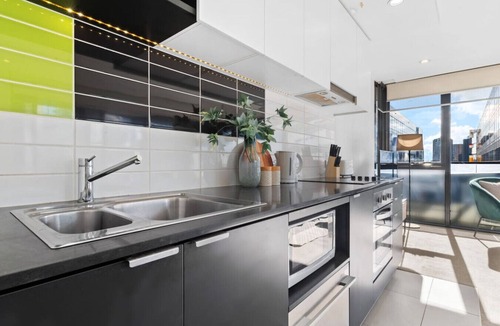 Docklands Apartment | Serrata | 2B2B Docklands Apartment with CP