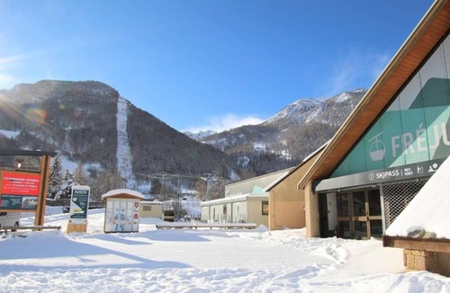 La Salle-les-Alpes Apartment | SERRE CHEVALIER: At the foot of the slopes and at the start of hiking trails