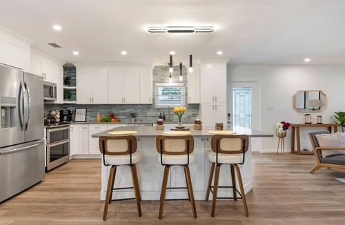 Bay Crest Park House | "Serve & Soak" in Nordic Luxury