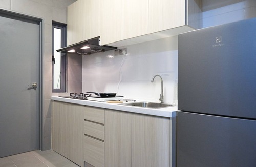 Seri Kembangan Apartment | Service Apartment (2BR+2Bath) with Mall