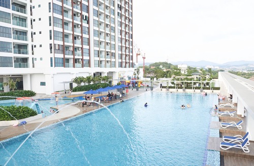 Seri Kembangan Apartment | Service Apartment (2BR+2Bath) with Mall