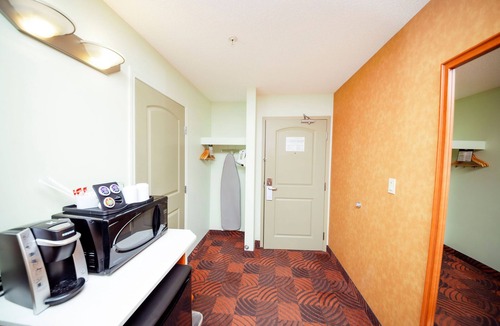 Southeast Calgary Hotel | Service Plus Inns and Suites Calgary