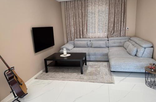 Ambares-et-Lagrave House | Service33